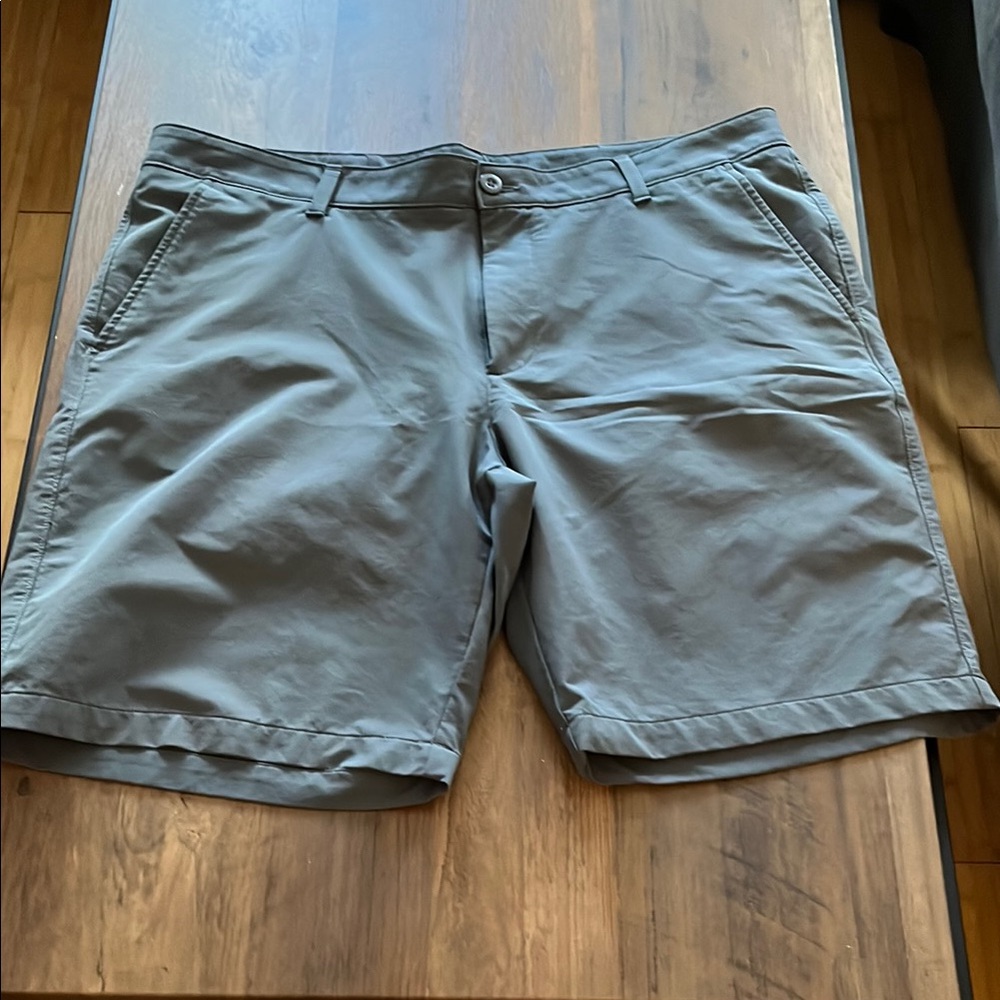 Under Armour Men's Gray Flat Front Shorts